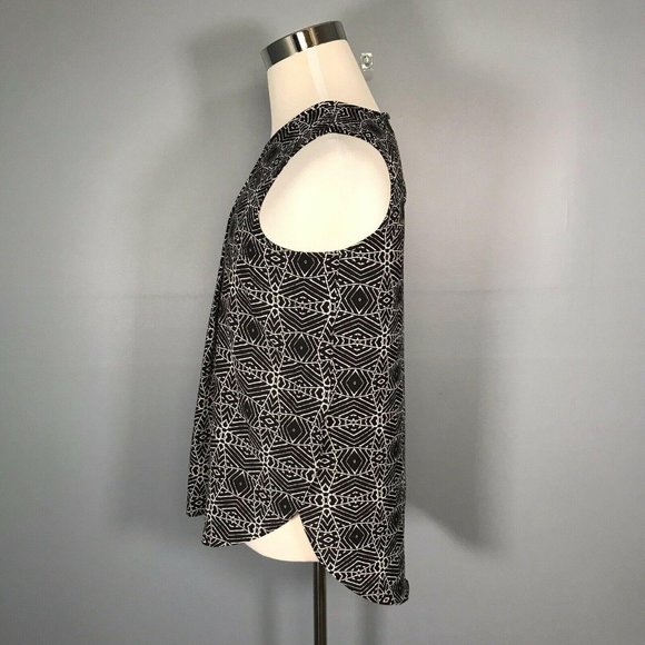 Vince Camuto Women’s Blouse M Medium Black White Geometric Print - Picture 10 of 12